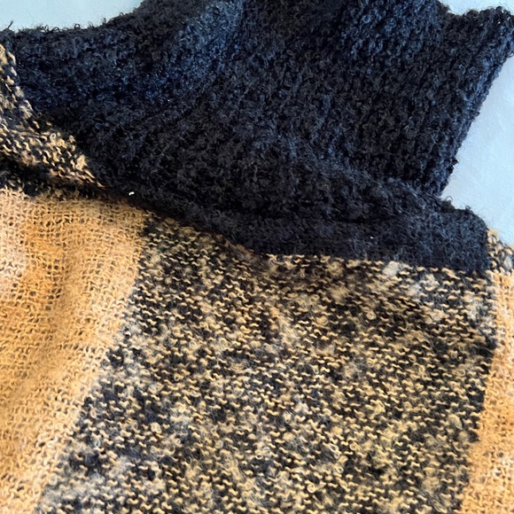 Steve Madden Turtleneck Cable Knit Fringe Poncho Cape Sweater OS Winter Fall Wo - Picture 6 of 13